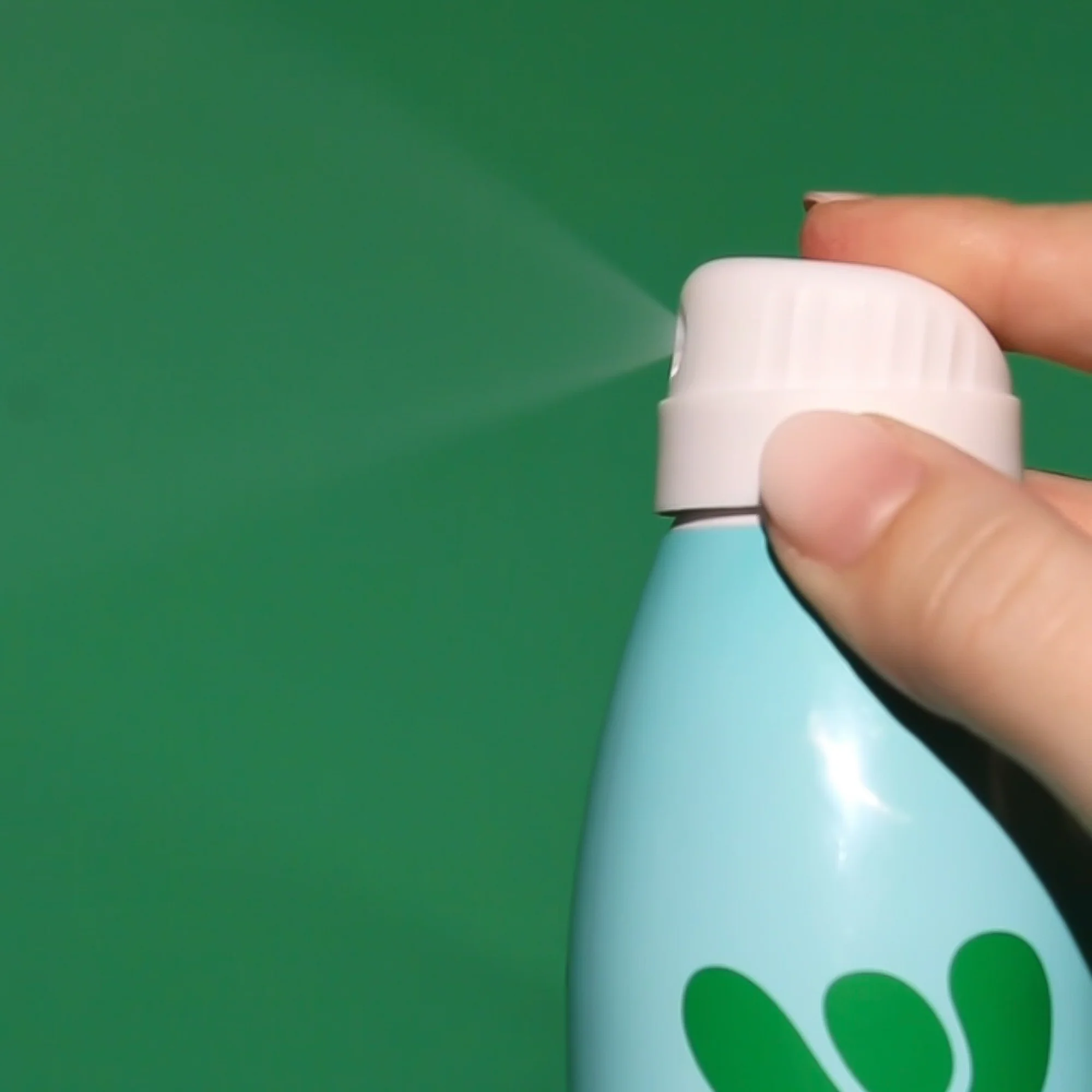 SPF 30 Mineral Fragrance-Free Non-Aerosol Spray - Image 4